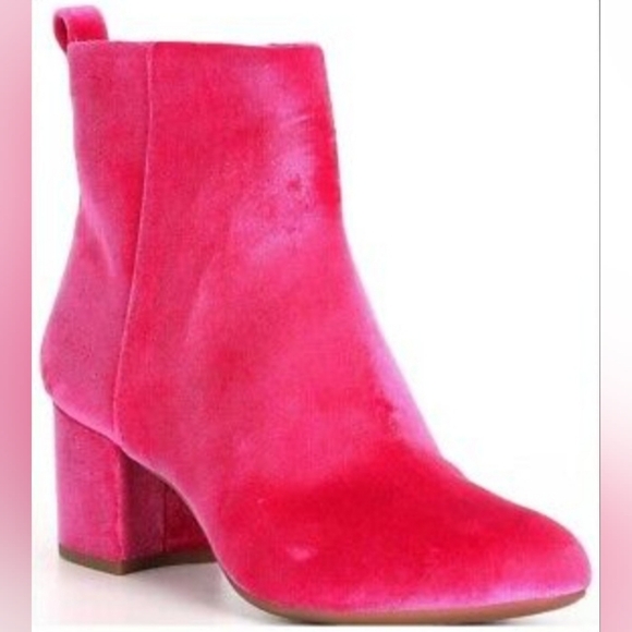 Gianni Bini, the JaydennnTwo Velvet Block Heel Booties, Barbie Pink NEW - Picture 2 of 16